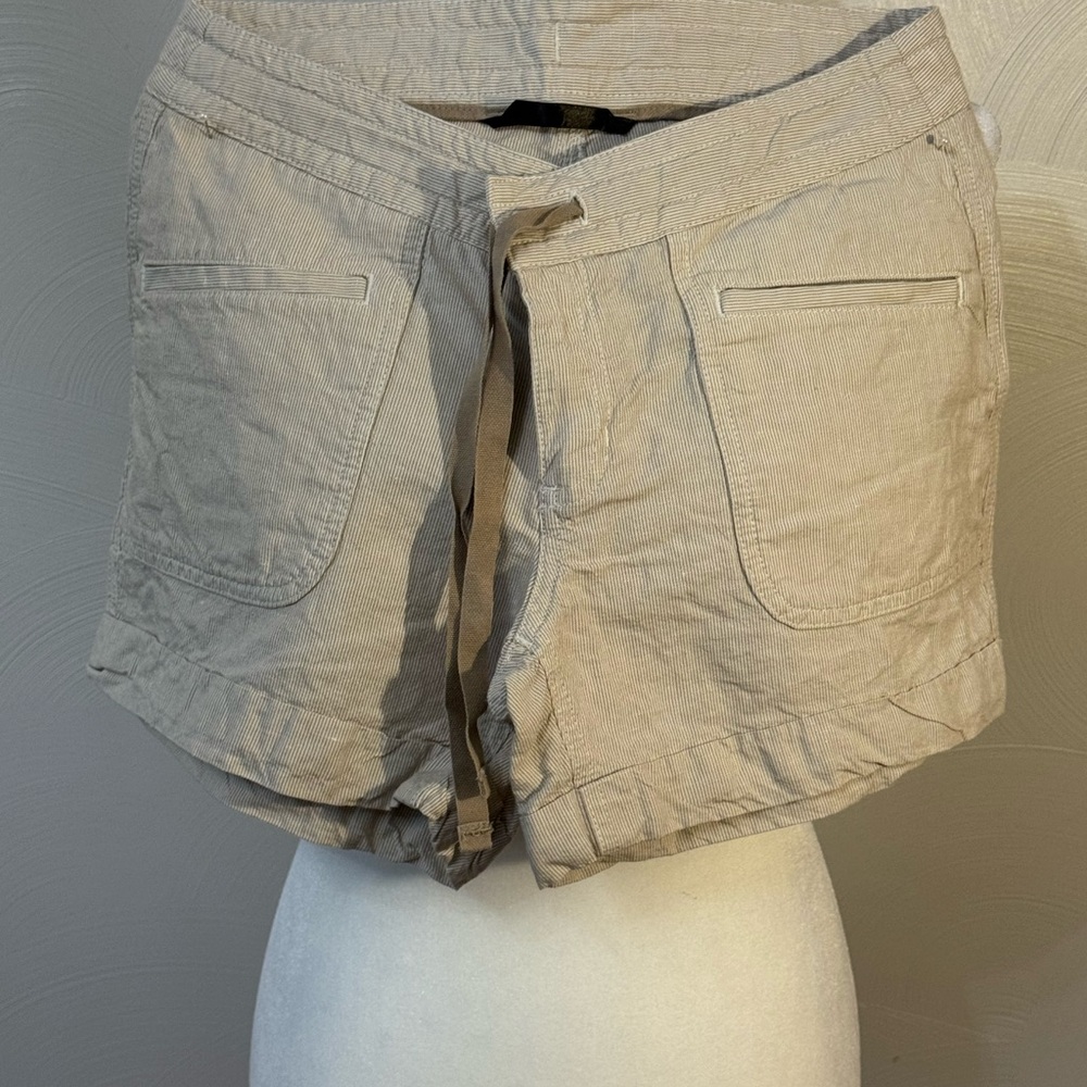 The North Face Women's Light Beige Drawstring Athletic Shorts size 4